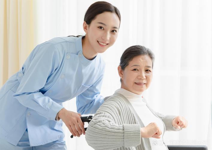 老人护理家政服务,如何选择专业可靠的人员?