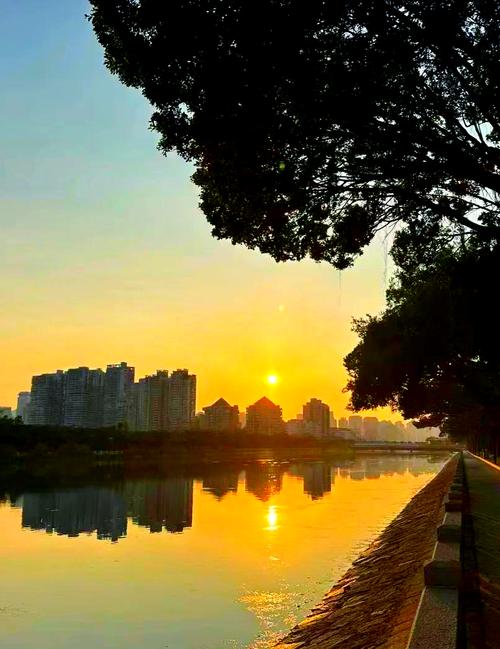 西宁家政擦玻璃电话是多少？哪里可以预约？