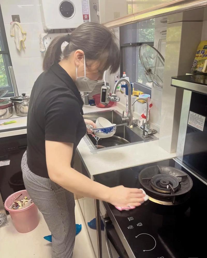 家政煮饭钟点工每天几小时？费用怎么算？