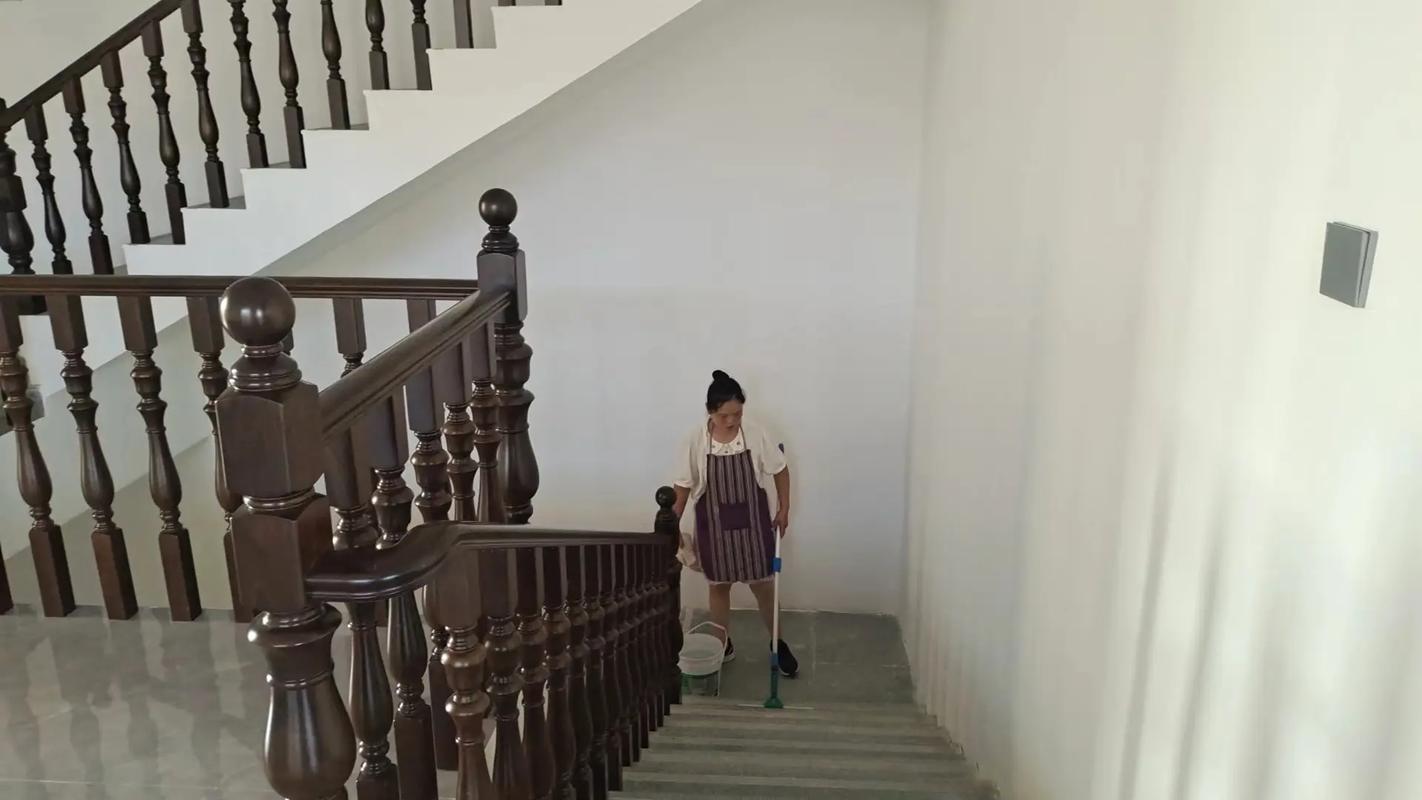 附近哪里招家政工？