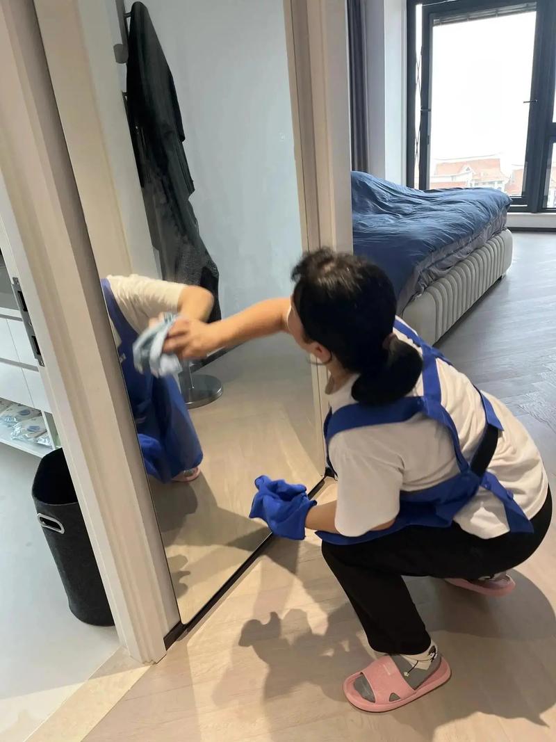 钟点工到底该不该每天请?家政阿姨按小时收费划算吗?